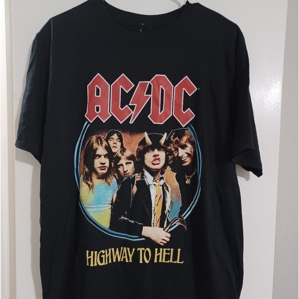 AC/DC t-shirt sz: Medium